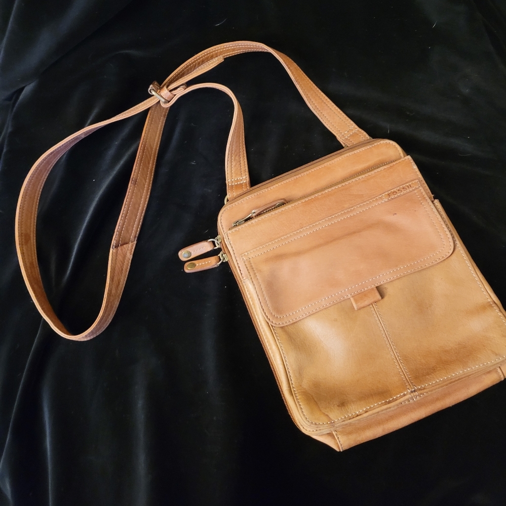 Brown leather fossil messenger bag